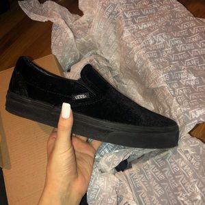 Black Slip-on Velvet Vans